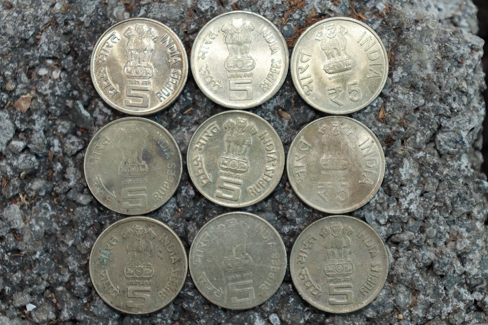 devět mincí